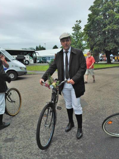 60 Jahre Baden-Wrttemberg-Umzug durch die Stadt  - Diesmal bin ich sogar ohne Plattfuss ins Ziel mit einem doppelt so alten Fahrrad wie ich beim 60 Jahre Baden-Württemberg-Umzug durch die Stadt zu ehren des knapp 100 Jahre Nasgenstadter Concordia Fahrradvereins.